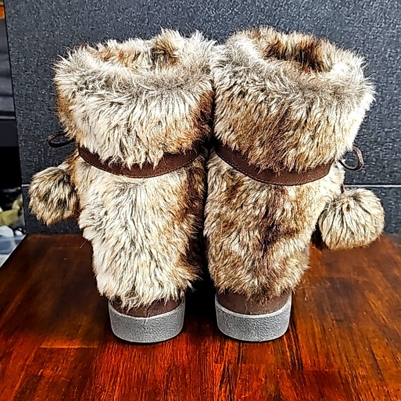 AMERICAN EAGLE WOMENS BROWN FAUX SUEDE & FUR BOOTS SIZE 8 - Picture 6 of 7